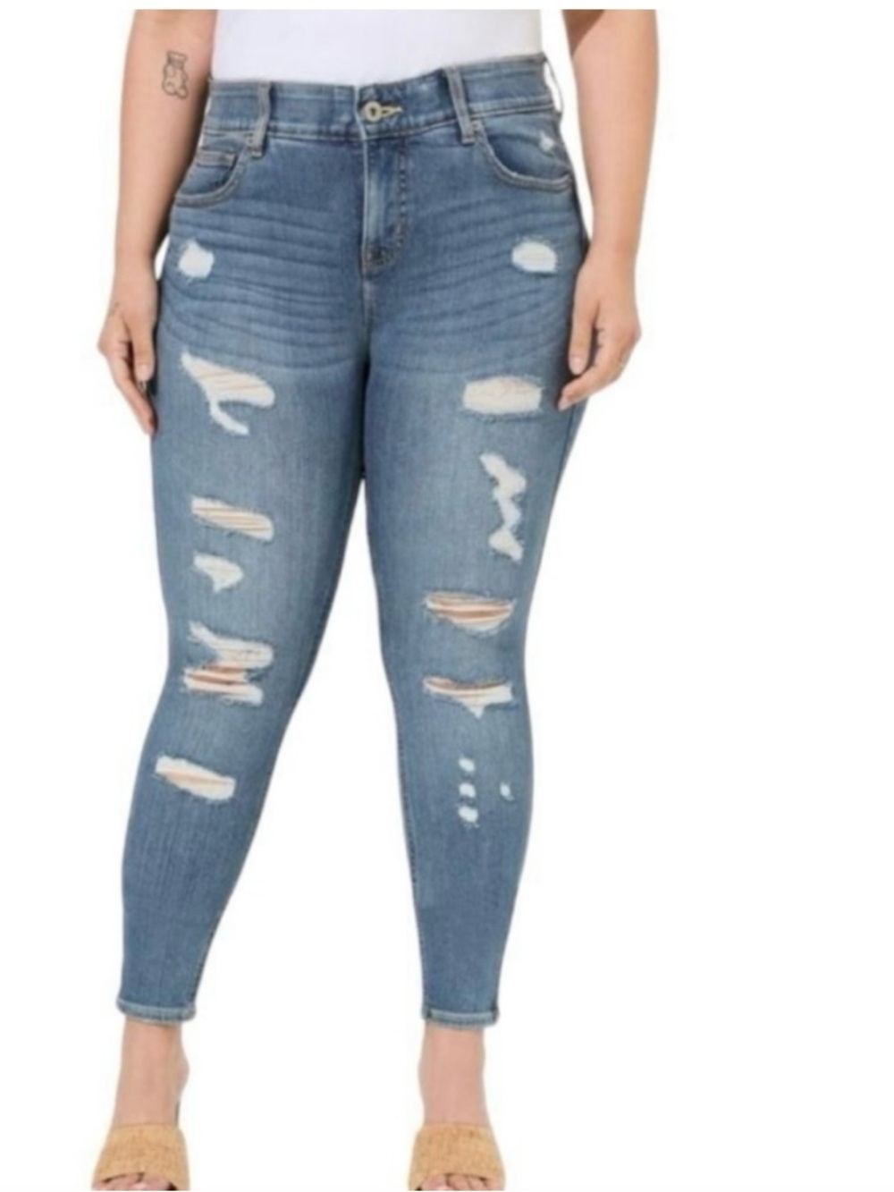 Torrid Premium Stretch
Bombshell Skinny Distressed Size 16